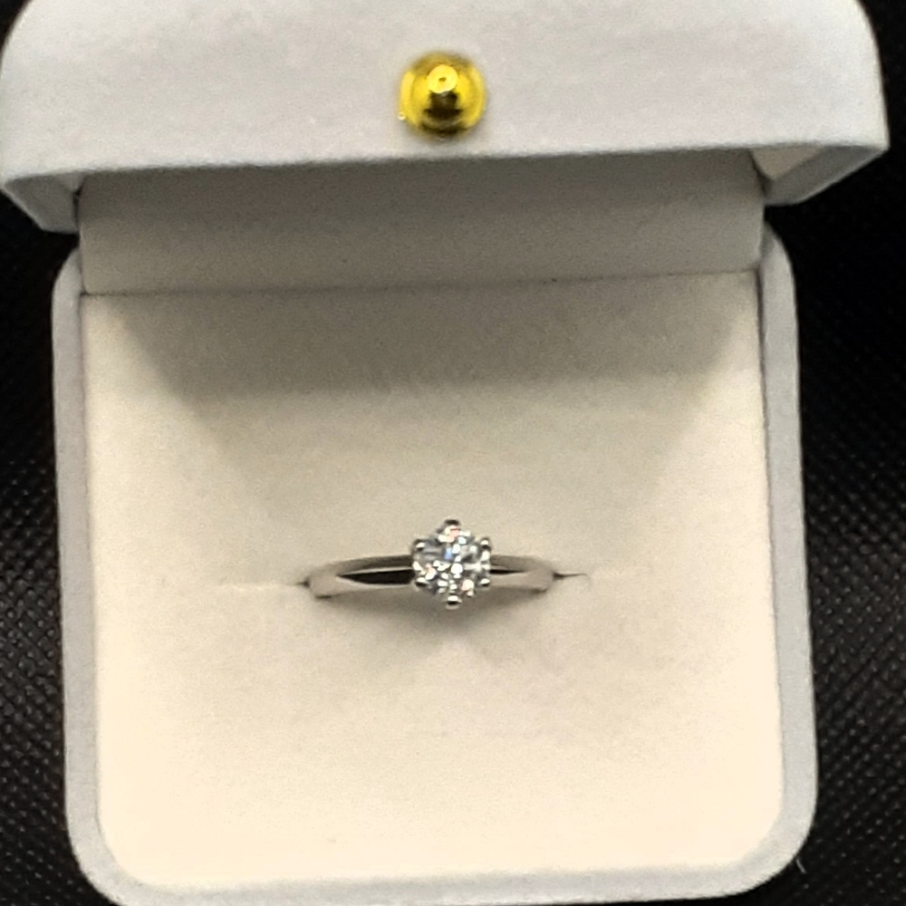 SALE NWOT 1ct Moissanite Diamond Sterling Silver Ring 925, Size 6.5 Color D